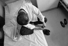 强直性脊柱炎因哪些因素发病 强直性脊柱炎因哪些因素发病