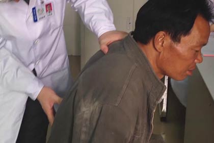 患者多年强直终在郑州痛风风湿病医院换来健康