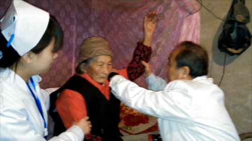 郑州痛风风湿病医院专家王怀庆责任驱使他立即参与到“风湿村”的援助 郑州痛风风湿病医院专家王怀庆责任驱使他立即参与到“风湿村”的援助