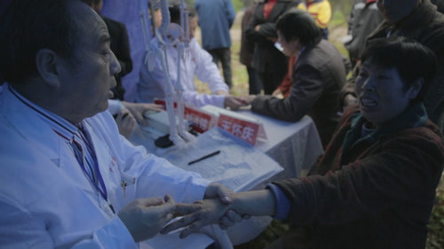 郑州痛风风湿病医院专家王怀庆责任驱使他立即参与到“风湿村”的援助 郑州痛风风湿病医院专家王怀庆责任驱使他立即参与到“风湿村”的援助