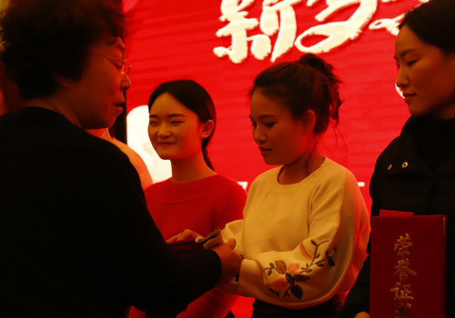 郑州痛风风湿病医院2019年新春联欢晚会”圆满落幕! 不忘初心 继续前行 我院“新梦想·新辉煌-2019年新春联欢晚会”圆满落幕!