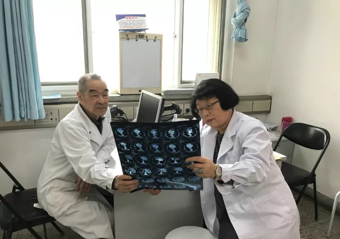 首都医科大学宣武医院风湿免疫科主任 李小霞主任医师/教授/博士(硕士)生导师 首都医科大学宣武医院风湿免疫科主任 李小霞主任医师/教授/博士(硕士)生导师